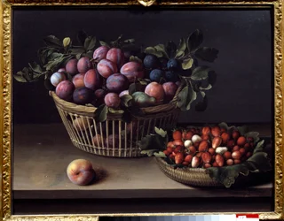 Un durazno, fresas y una canasta de frutas. Pintura de Louise Moillon (1610-1696)
