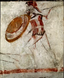 Un guerrero con una lanza y un escudo. Fresco lucano del siglo IV a. C., procedente de la Tumba del Jinete, yacimiento de Paestum, Italia. Museo Nazionale Archeologico, Paestum