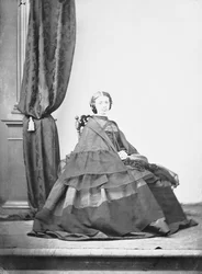 Retrato de un noble romano posando en una foto de estudio