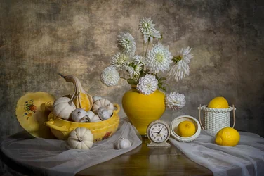 Limones, dalias, cosecha