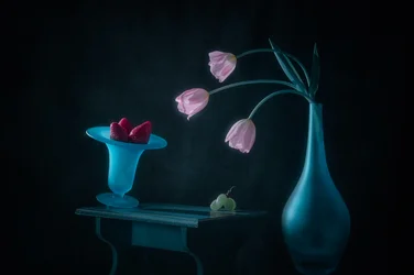 Tulipanes rosas y fresas