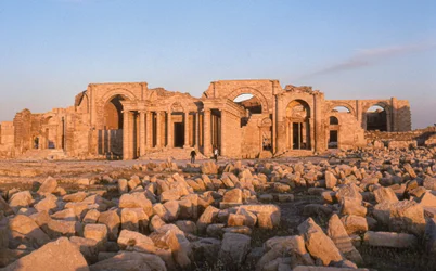 Ruinas de Hatra, antigua ciudad de la Alta Mesopotamia, el templo de Manan de la 1ª...