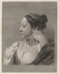Joven mujer de perfil
