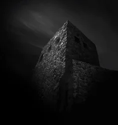 La Torre de Piedra Oscura