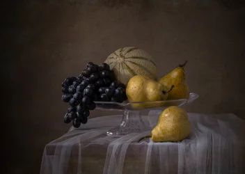 Naturaleza muerta con frutas oscuras