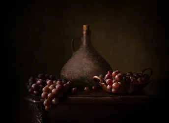 Naturaleza muerta con uvas negras