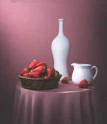 Naturaleza muerta con fresas frescas