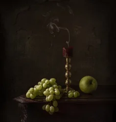 Uvas melancólicas y una vela