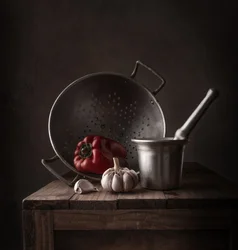 Naturaleza muerta en una cocina rústica
