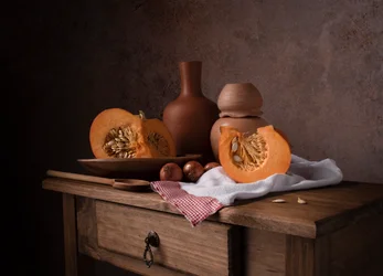 Naturaleza muerta rústica con calabazas