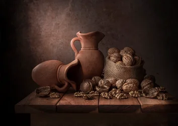 Nueces rústicas y jarras