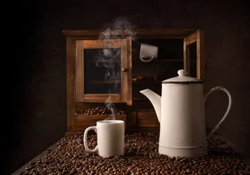 Café de la mañana humeante