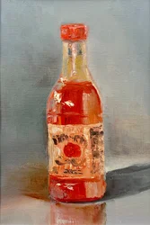 Botella de salsa picante de colores vivos