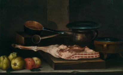 Un bodegón de cocina con ollas, sartenes, manzanas y una pierna de cerdo