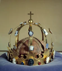 Corona conocida como Corona de Carlomagno, utilizada para la coronación del emperador Napoleón I (1769-1821), realizada por Martin Guillaume (Martin-Guillaume) Biennais (1764-1843), de oro y decorada con camafeos