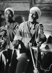 Fumando el narguile, El Cairo