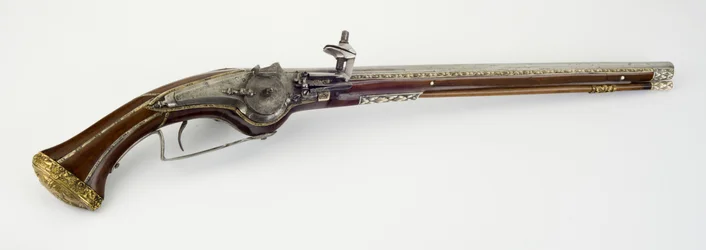 Una de un par de pistolas de rueda, c.1650