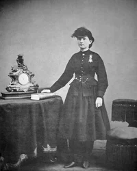 Dra. Mary Edwards Walker (1832-1919)