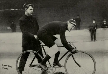 Retrato del ciclista estadounidense Frank Kramer ( 1880