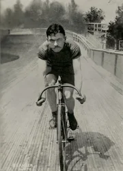 Retrato del ciclista francés François Poulain ( 1883 ,  ) (fotografía)