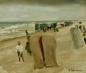 Playa con cestas de playa