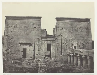 Drômos y Philônes, Gran Templo de Isis en Pilônes; Nubia, lámina 72 del álbum "Egypte, Nubie, Palestine et Syrie" (1852).