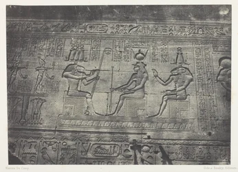Gran Templo de Denderah (Teutyres), Esculturas de la fachada posterior; Alto Egipto, lámina 19 del álbum "Egypte, Nubie, Palestine et Syrie" (1852).