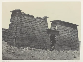 Hémi-Spéos De Séboua, Pylons; Nubia, lámina 98 del álbum "Egypte, Nubie, Palestine et Syrie" (1852)