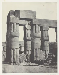 Louqsor, grupo de columnas en el palacio; Tebas
