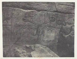 Palacio de Karnak, esculturas exteriores del santuario de granito; Tebas