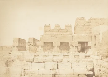 Palomares construidos sobre la columnata meridional del palacio de Amenofis III, en Luxor, Tebas, 1849-50