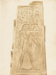 Pilar del Santuario de granito del Palacio de Karnak, Bajo relieve representando al Faraón
