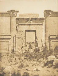 Propileos del Thoutmoséum, en Médinet-habou Tebas, 1849-50