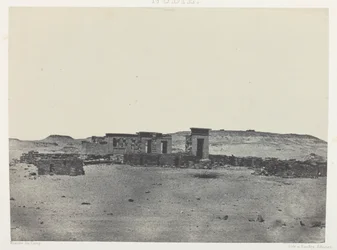 Templo y aldea de Débôd, Parembole de l