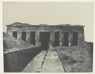 Vista general, Gran Templo de Dendera Teutyres, Alto Egipto, 1849-51, impreso en 1852