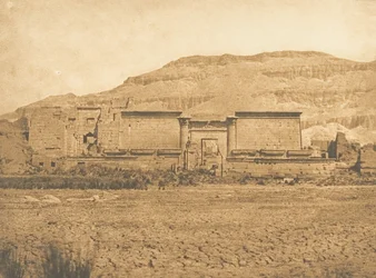 Vista general de Medinet-habou, tomada desde el Este Tebas, 1849-50