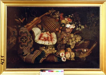 Naturaleza muerta. Flores, sandía, albaricoques, uvas, partituras, violín, mandolina, lagarto y paleta con pinturas y pinceles. Pintura de Maximilian Pfeiler (c. 1660-1720)