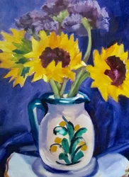 Girasoles en una jarra azul
