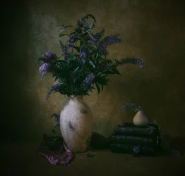 Bodegón floral melancólico