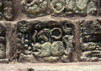 Glifo de la ciudad de Copán en la Escalinata Jeroglífica, Período Clásico Tardío (600-900) c.760 AD