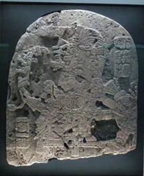 Fragmento de panel con gobernante, área de Petén, período Clásico Tardío