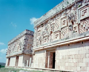 Civilización precolombina: vista del sitio de Uxmal, antigua capital maya, estilo Puuc. Norte de Yucatán 600-900 d.C.: pirámide del adivino. México