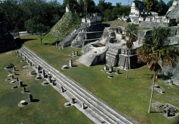 Acrópolis norte de Tikal, siglo VII a VIII
