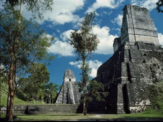 Templo II de Tikal o templo de las máscaras, siglo VII a VIII