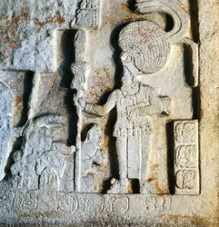 (detalle) Dintel IV que representa un tributo pagado por los vencidos, de Piedras Negras, Usumacinta, Guatemala, Periodo Clásico Tardío (600-900)