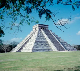 Civilización precolombina: vista del sitio de Chichen Itza en la región de Yucatán. Civilización maya, período clásico y renacimiento maya, 750-1200 d.C. México