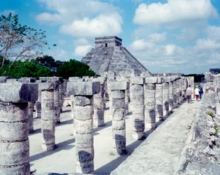 Civilización precolombina: vista del sitio de Chichén Itzá en la región de Yucatán. Civilización maya, período clásico y renacimiento maya, 750-1200 d.C. México