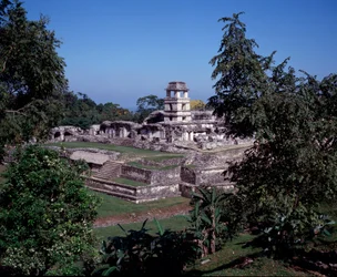 Civilización precolombina: vista del sitio de Palenque en Chiapas, período clásico maya