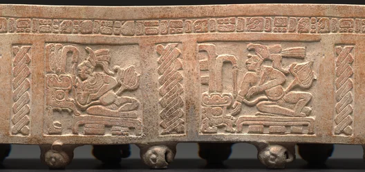 Cilindro trípode, tallado: Señor entronizado con texto glífico, 650-900 d.C. (cerámica)