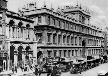 Entrada de Burlington Arcade y la casa de la Royal Academy, Piccadilly, 1926-1927